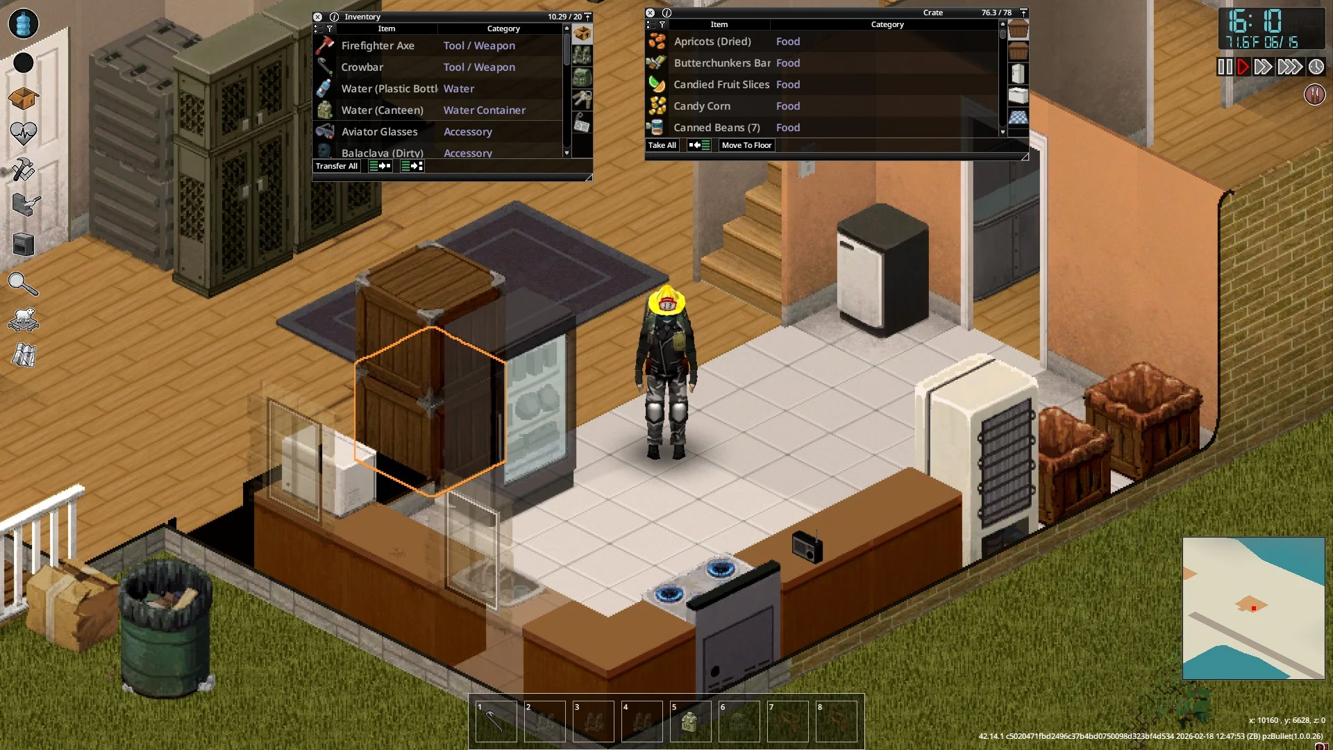 Кухня с едой в ящиках на базе в Project Zomboid